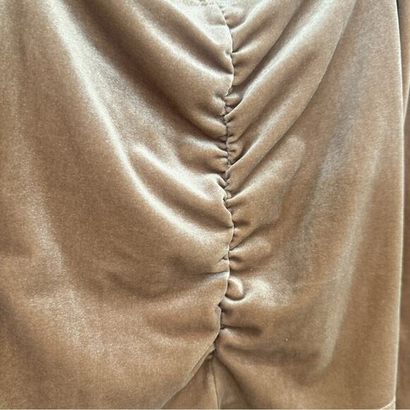 ASTR the label - Vanya Velvet Top in Blush Nude NWOT - Picture 11 of 13